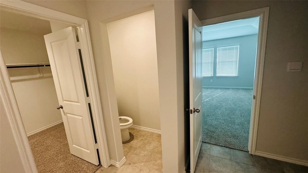 4177 Crooked Bend Dr - Photo 5 of 32