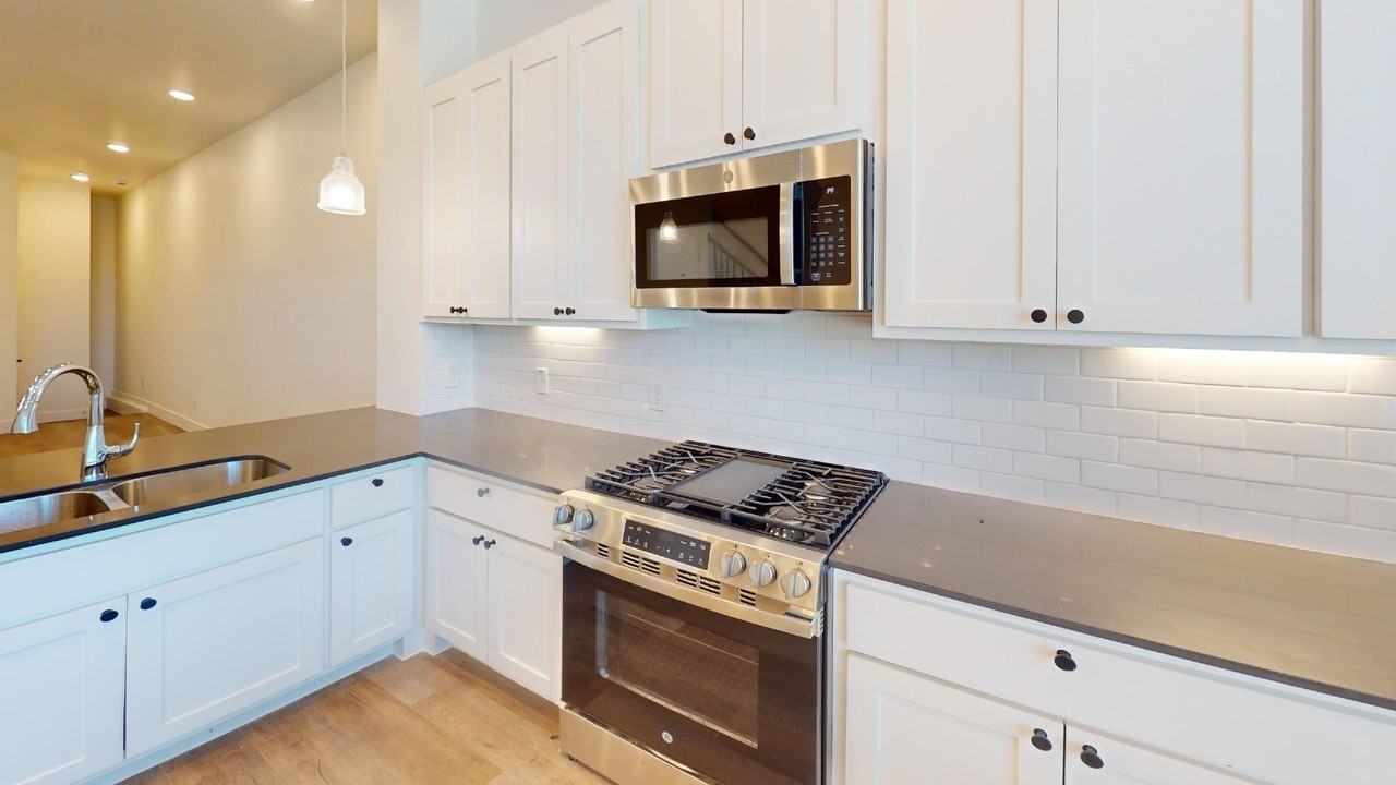 247 Mule Deer Mews - Photo 3 of 21
