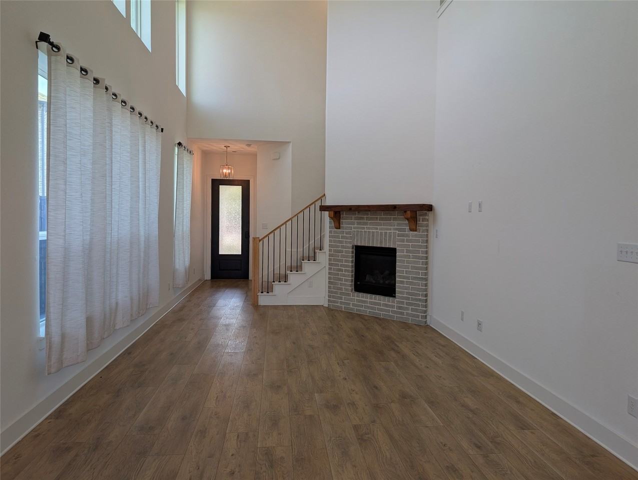 1158 Queensdown Way - Photo 3 of 19