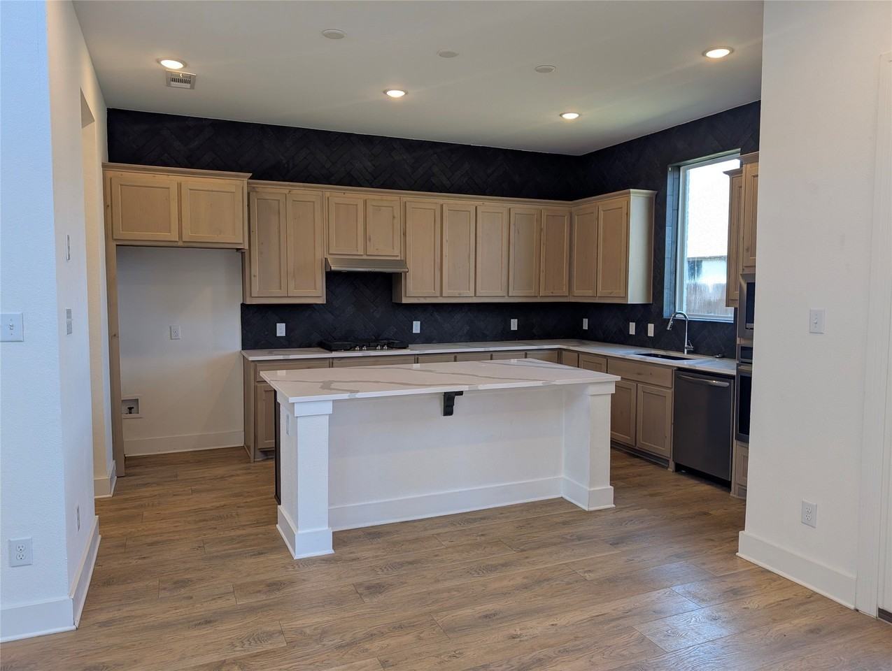 1158 Queensdown Way - Photo 4 of 19