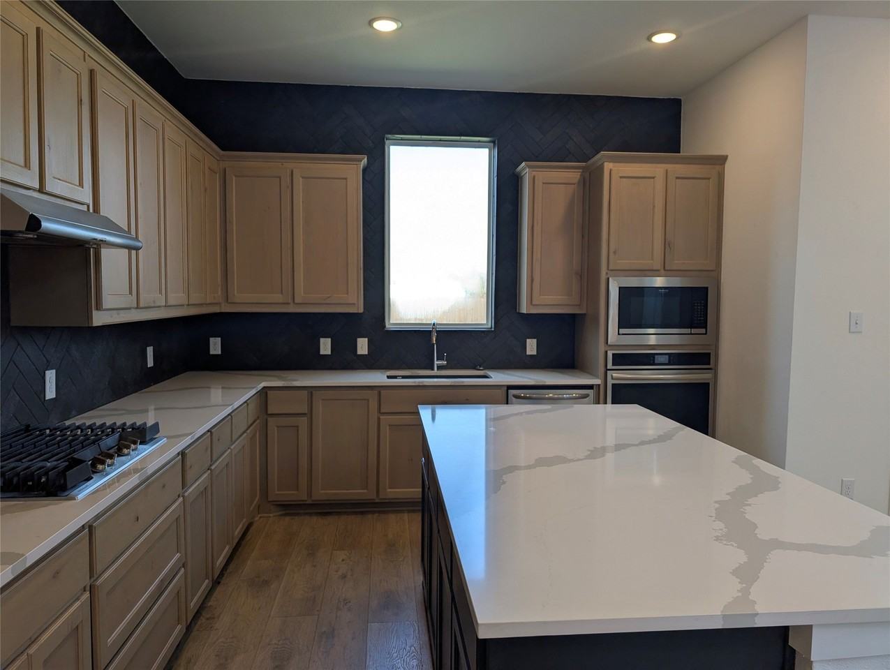 1158 Queensdown Way - Photo 5 of 19