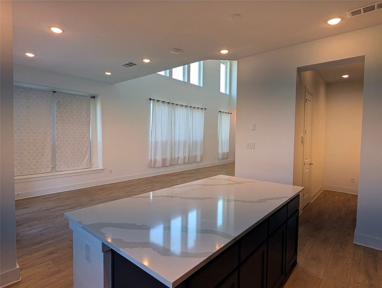 1158 Queensdown Way - Photo 6 of 19