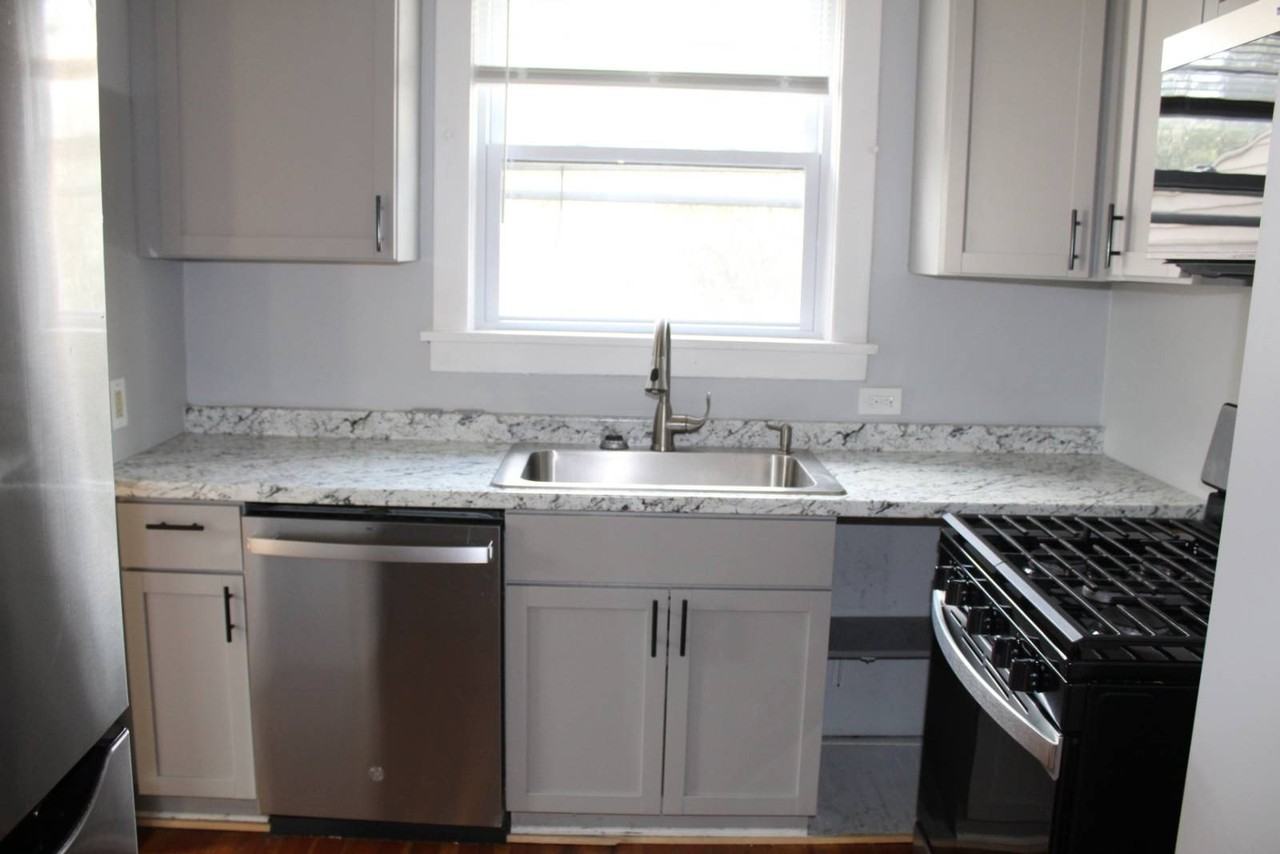 553 11th St - Photo 2 of 8