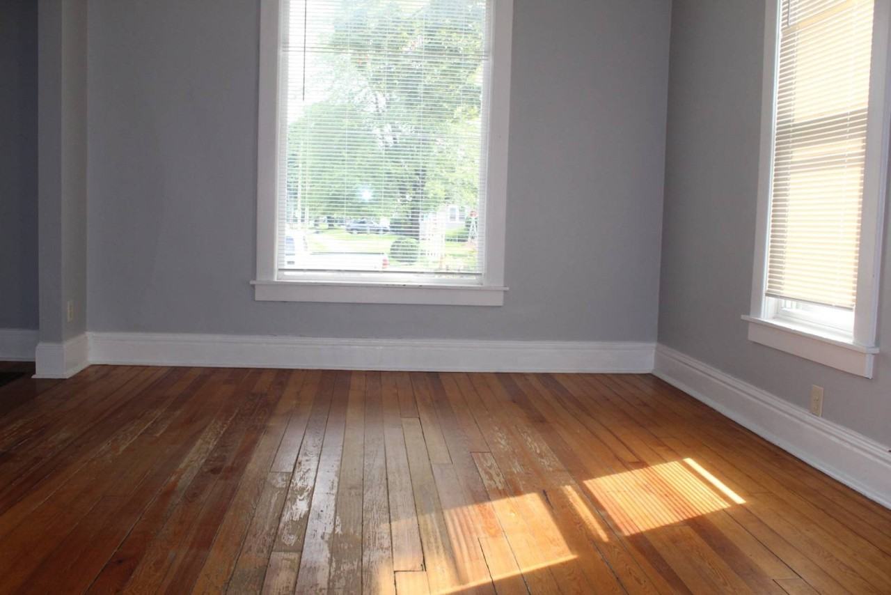 553 11th St - Photo 4 of 8