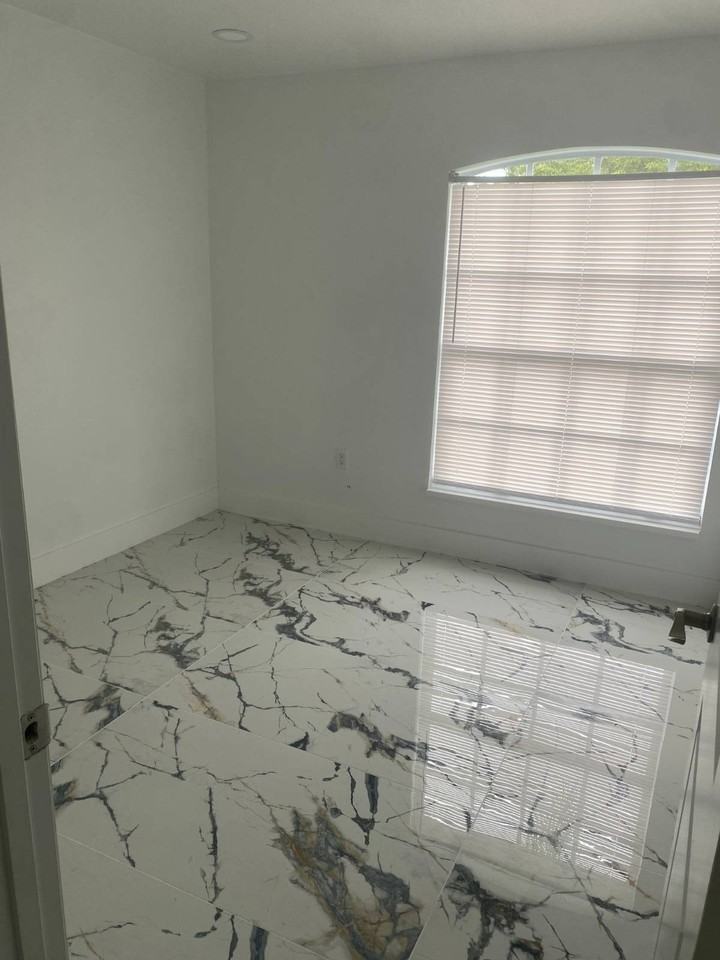 1210 Alden Ter - Photo 5 of 9