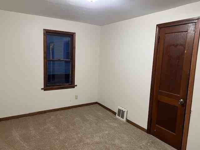 328 11th SE St - Photo 4 of 6