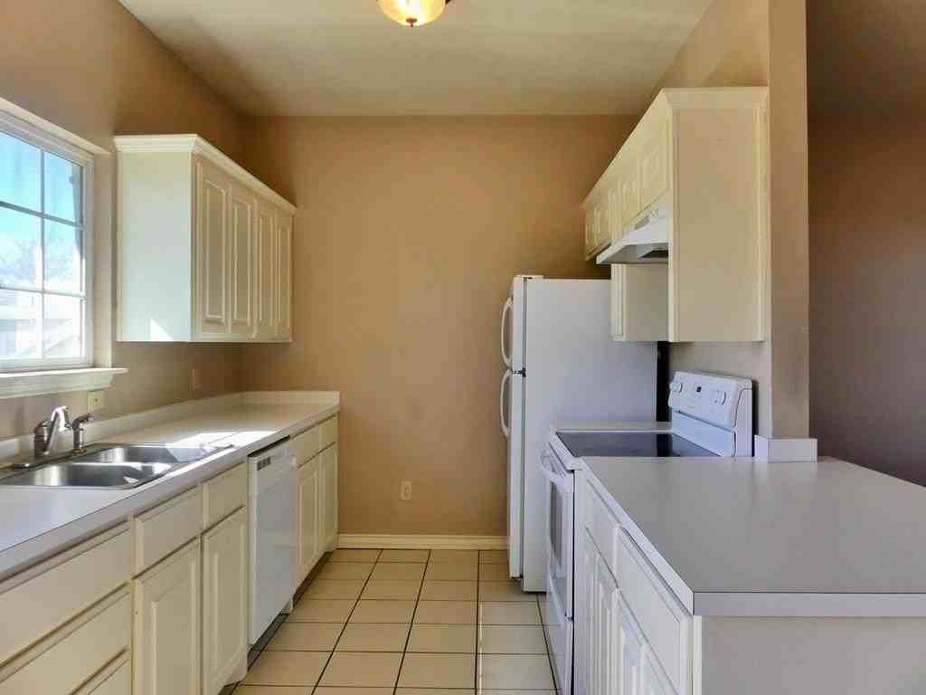 1101 Sw 2nd St #A - Photo 4 of 13