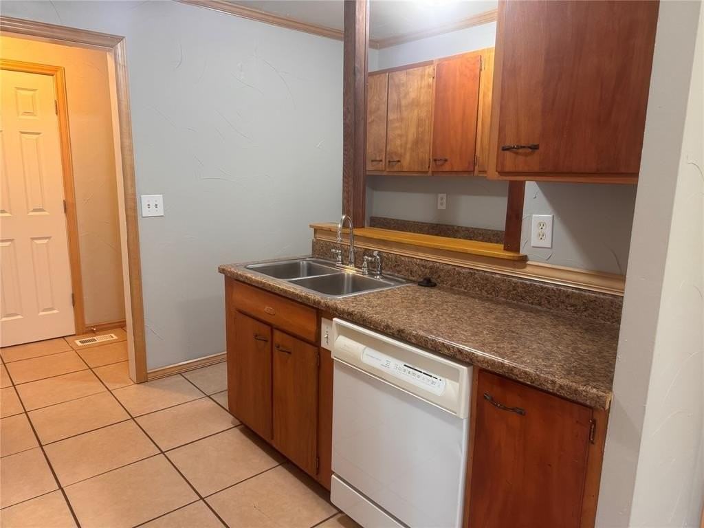 117 Ann Arbor - Photo 3 of 13
