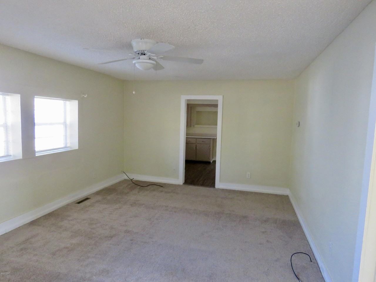 509 S Park Ave - Photo 3 of 11