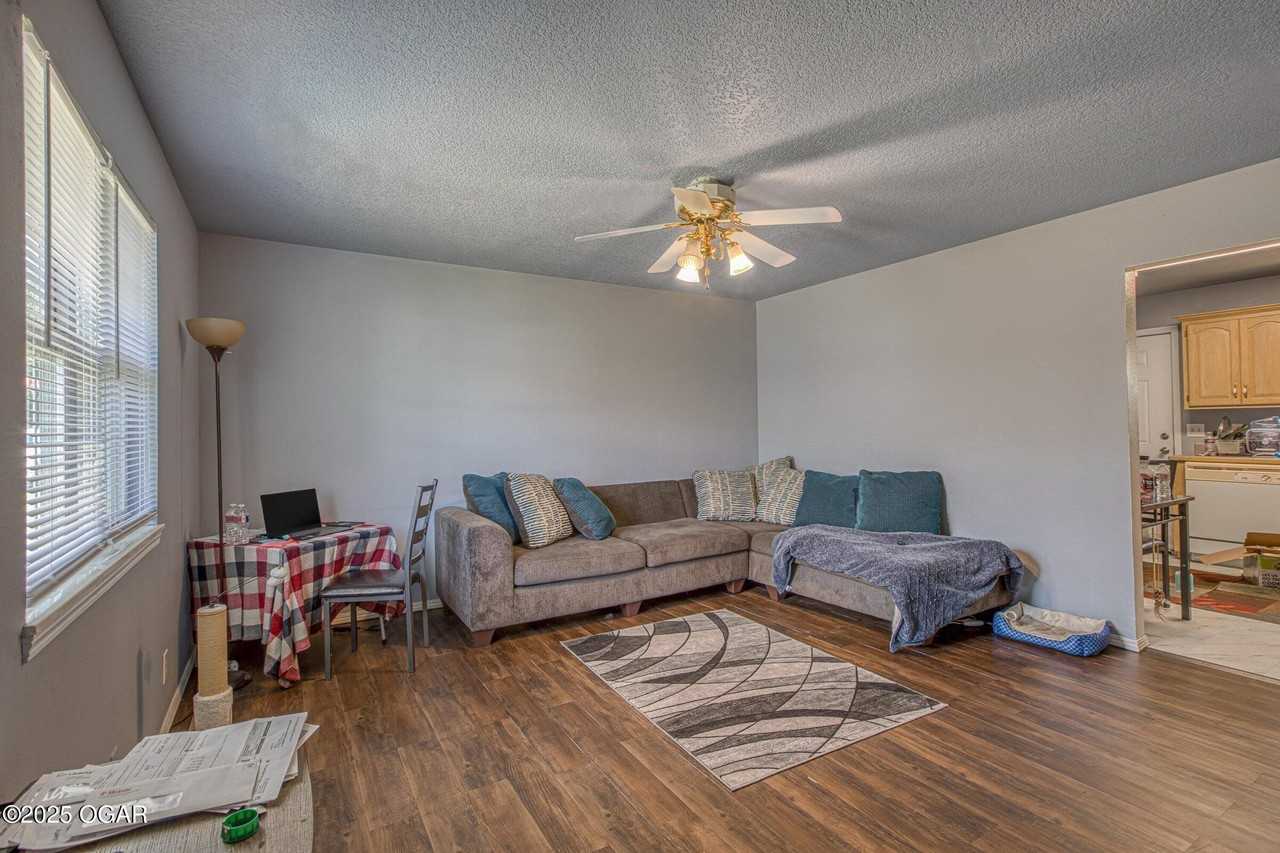 822 S Patterson Ave - Photo 2 of 5