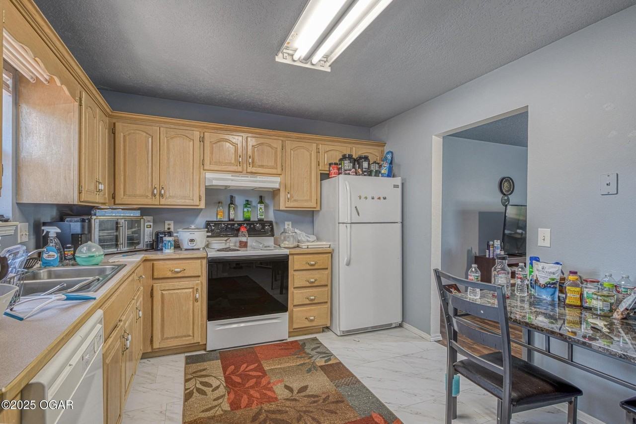 822 S Patterson Ave - Photo 3 of 5