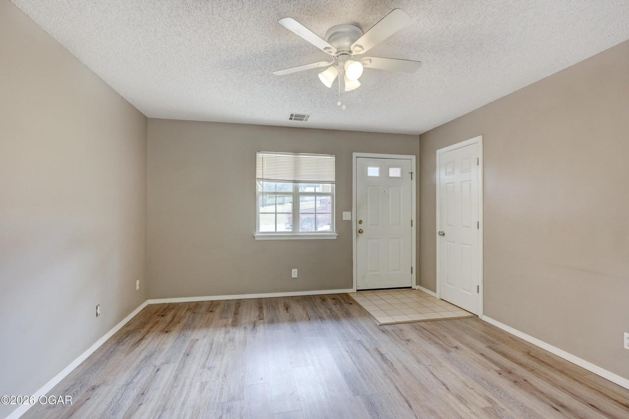 3812 Indiana Ave - Photo 4 of 18