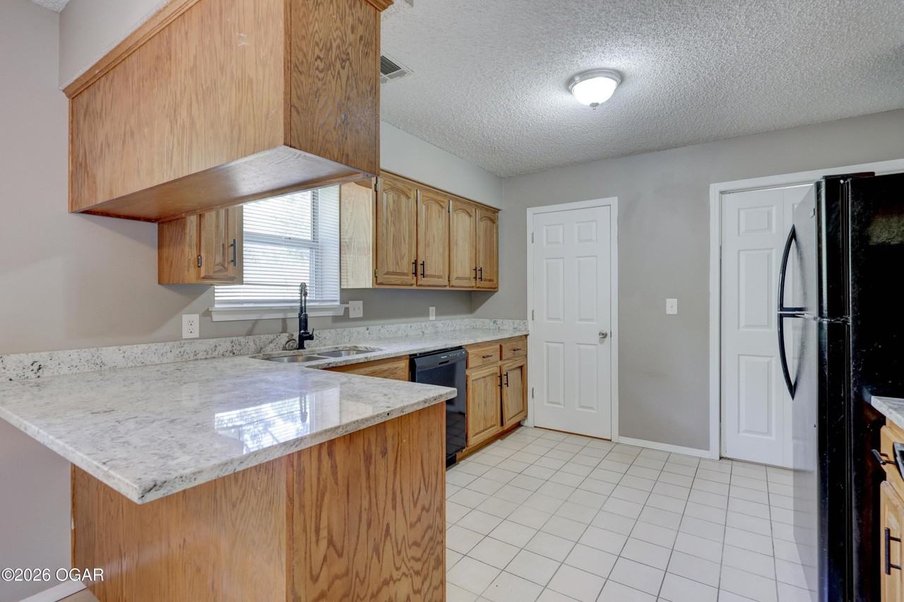 3812 Indiana Ave - Photo 7 of 18