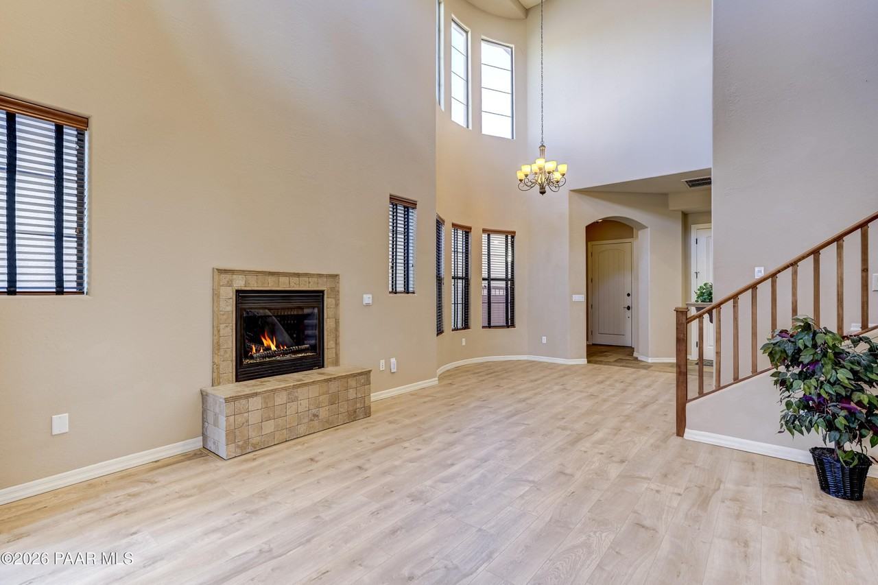 1894 Kensington Ct - Photo 4 of 39