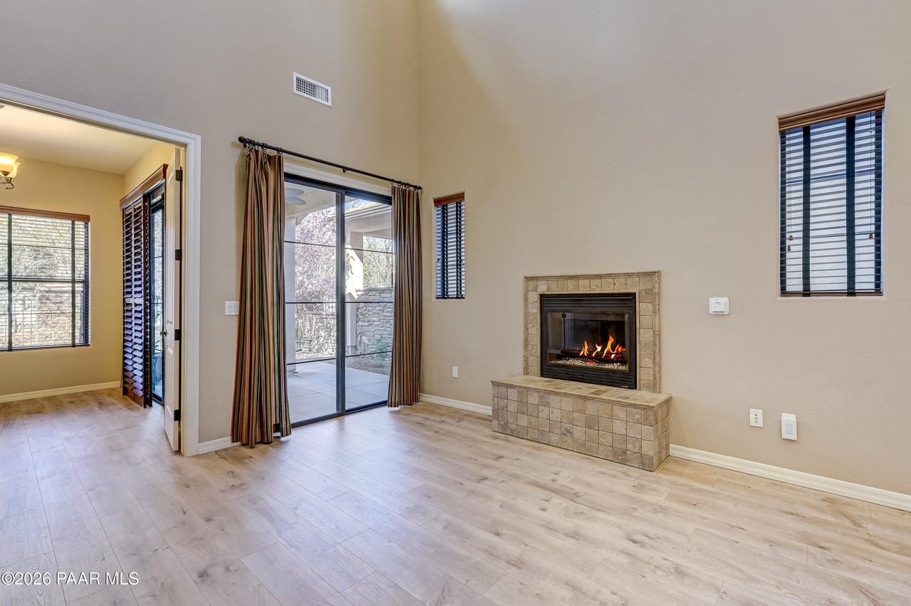 1894 Kensington Ct - Photo 5 of 39