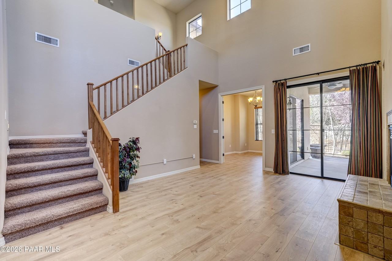 1894 Kensington Ct - Photo 6 of 39