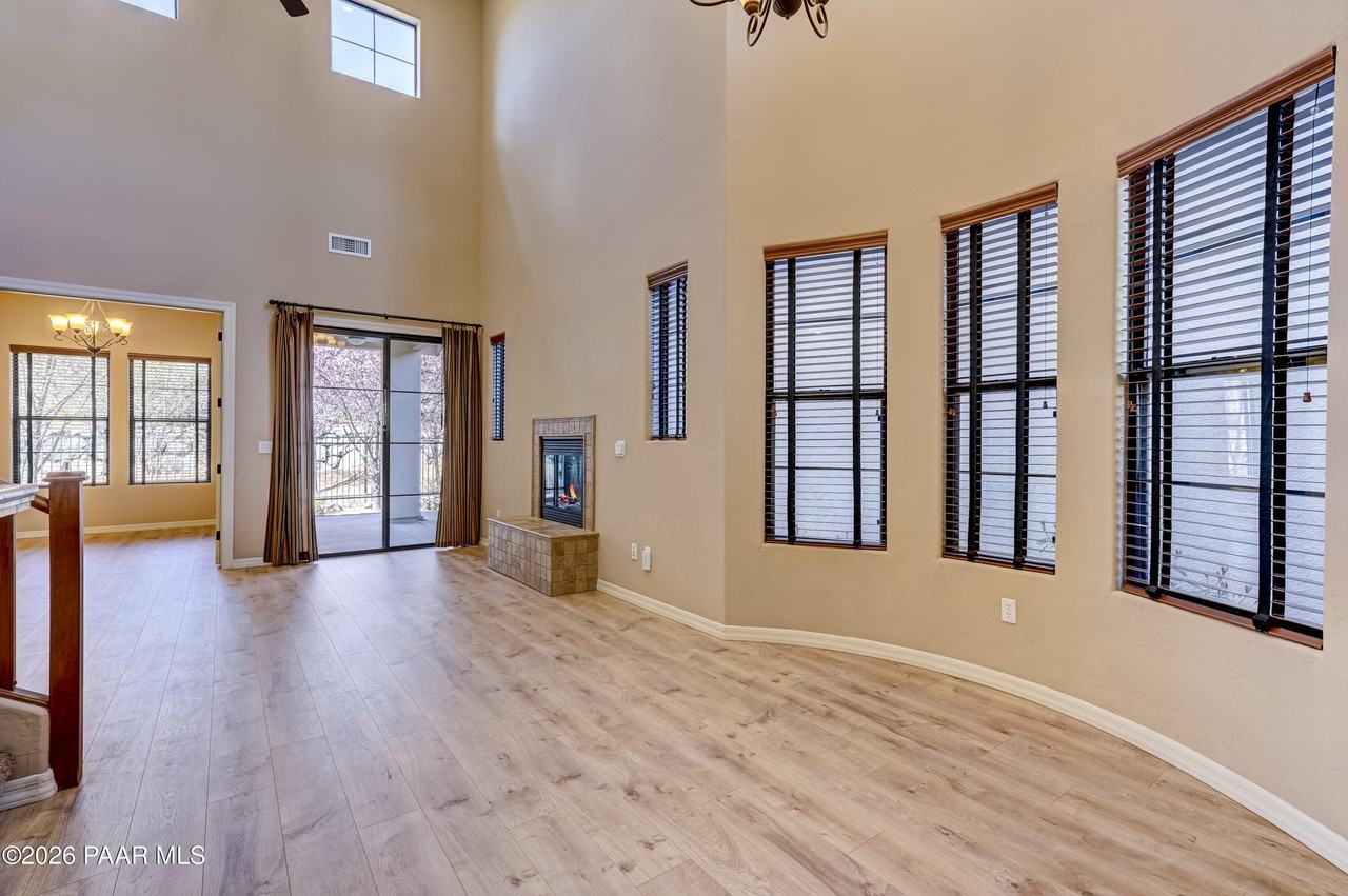 1894 Kensington Ct - Photo 7 of 39