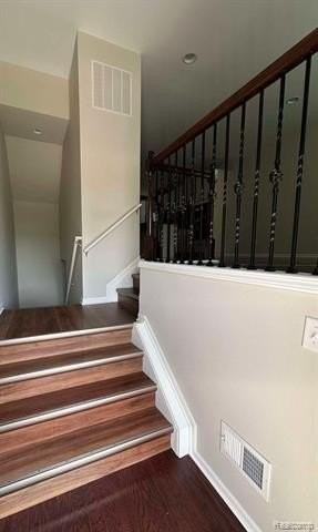 2578 Helmsdale Cir - Photo 4 of 33