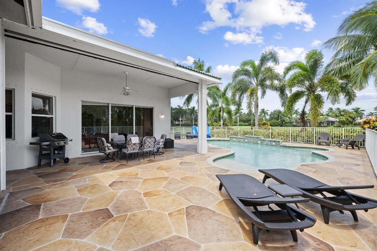 11727 Paradise Cove Ln - Photo 3 of 33