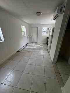 608 Ne 2nd St #2 - Photo 4 of 11