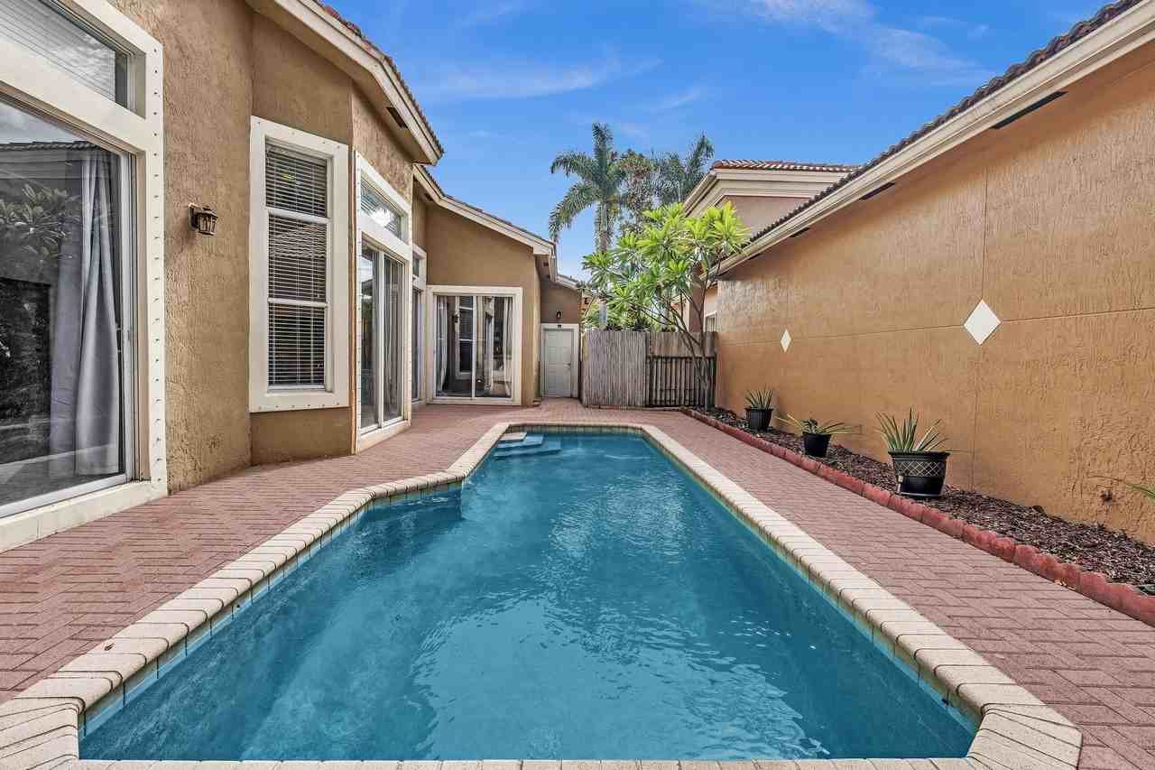 5828 Nw 121st Ave - Photo 5 of 50