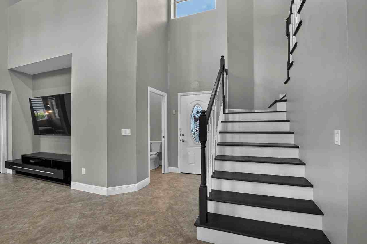 17626 Tiffany Trace Dr - Photo 5 of 49