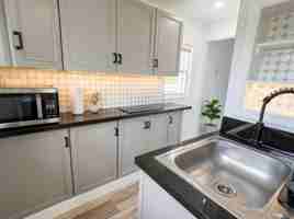 featured image of 825 Truman St #4