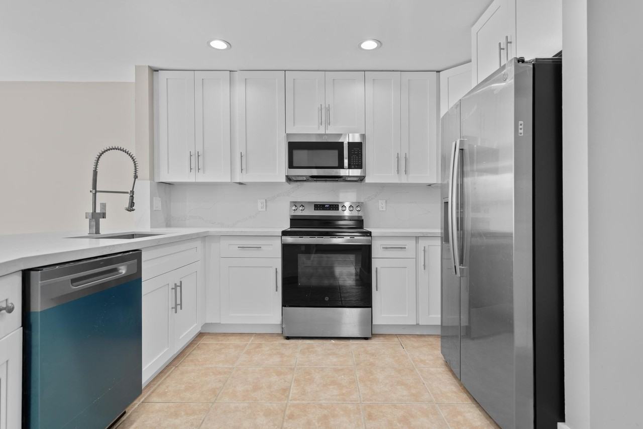 4250 Nw 1st Pl - Photo 5 of 50