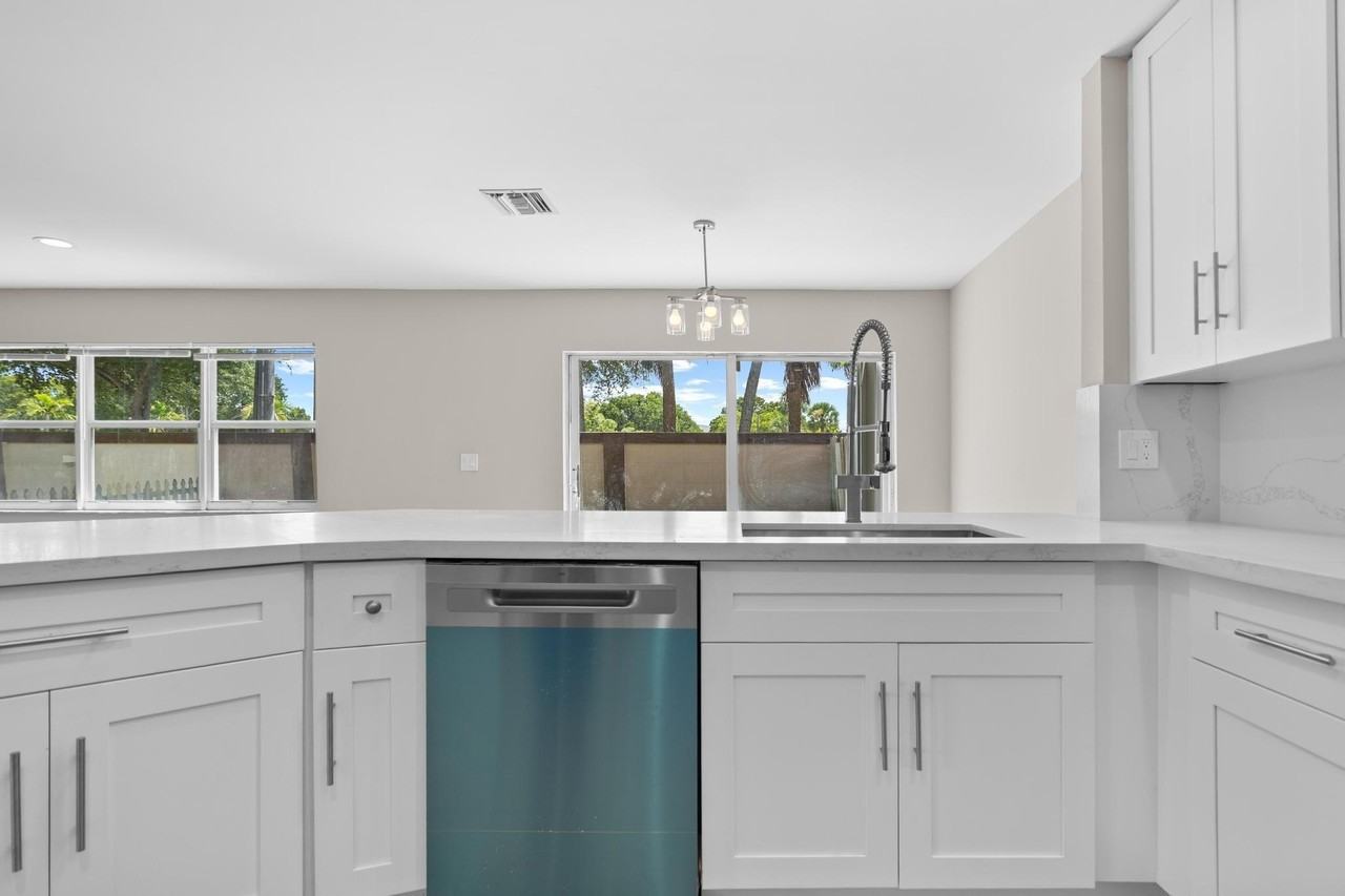 4250 Nw 1st Pl - Photo 7 of 50