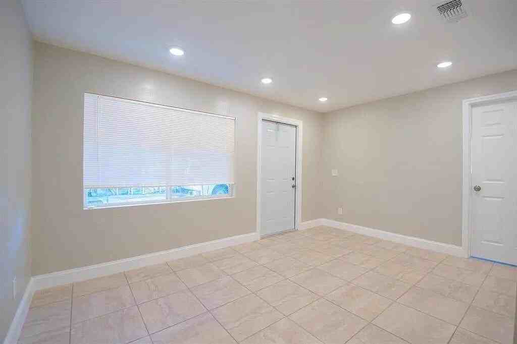 508 N 23rd St #A - Photo 5 of 9