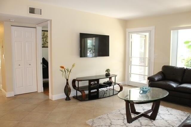6436 Chasewood Dr #B - Photo 4 of 14