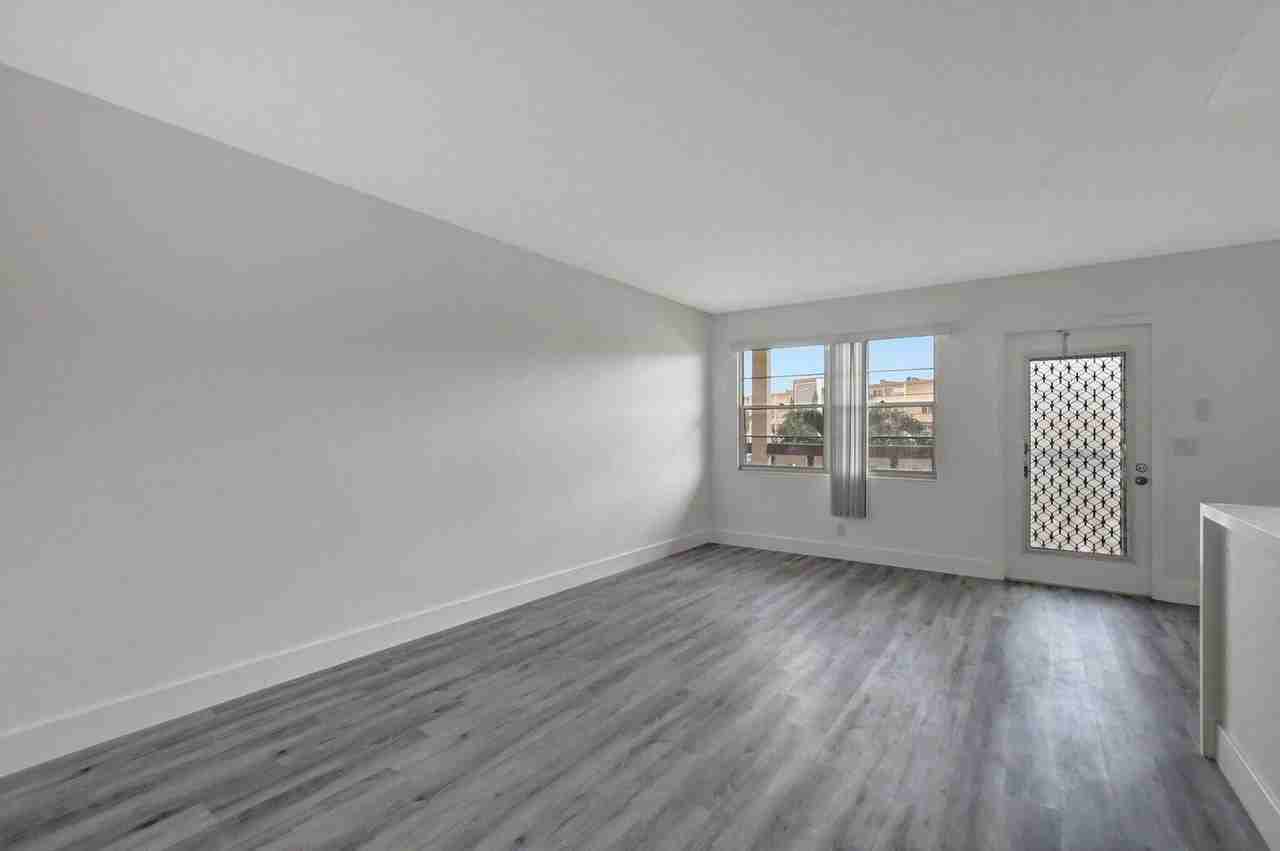 2053 Wolverton C - Photo 7 of 40