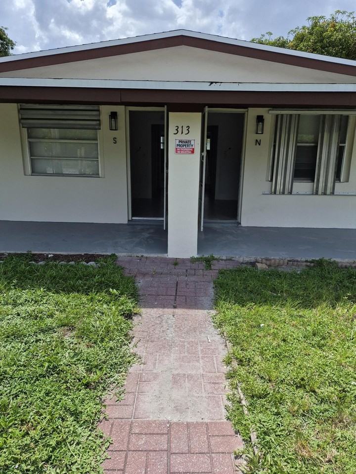 313 Sw 1st Ter - Photo 2 of 4