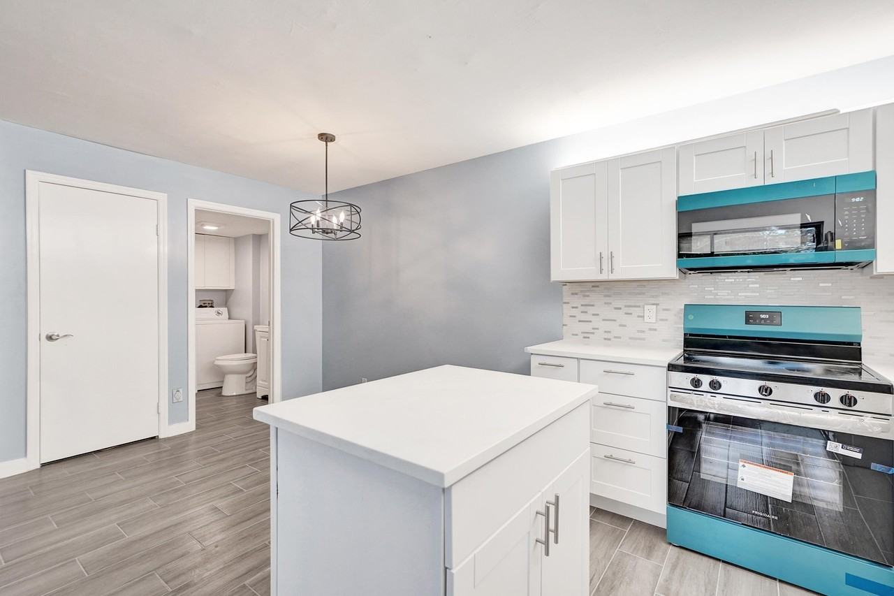 736 Nw 98th Cir - Photo 2 of 38
