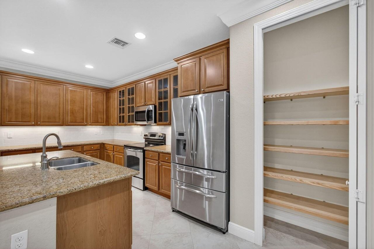 4803 Cadiz Cir - Photo 6 of 29