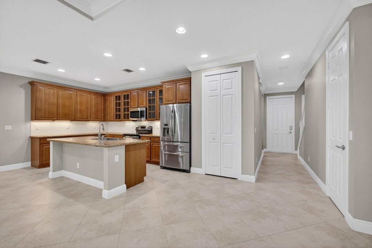 4803 Cadiz Cir - Photo 7 of 29