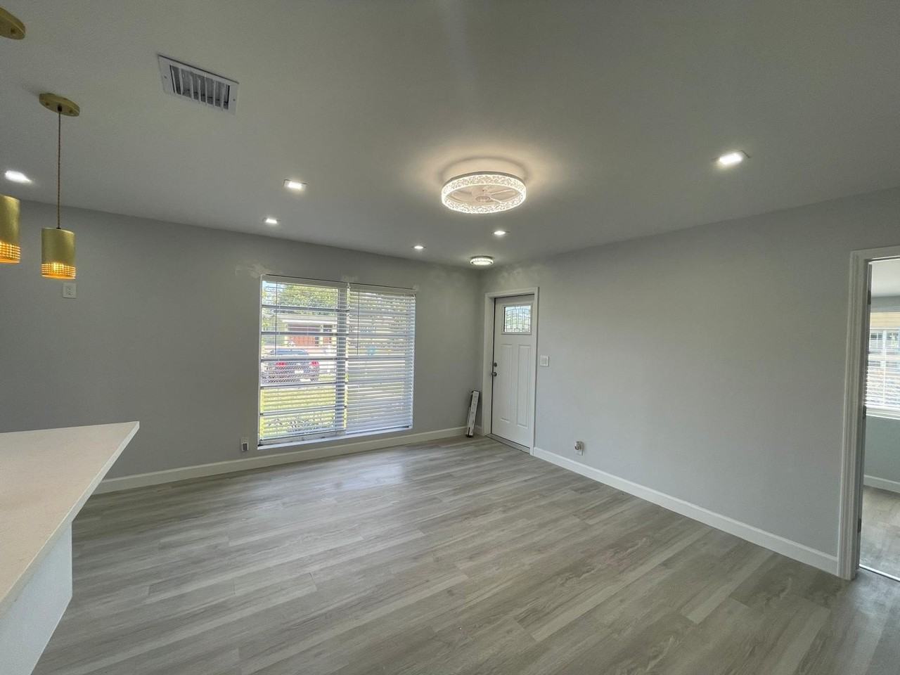 431 Nw 33rd Ter - Photo 5 of 13
