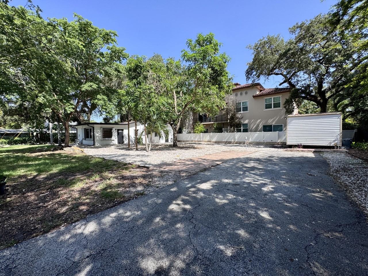 2390 Sw 18th Ave - Photo 2 of 44