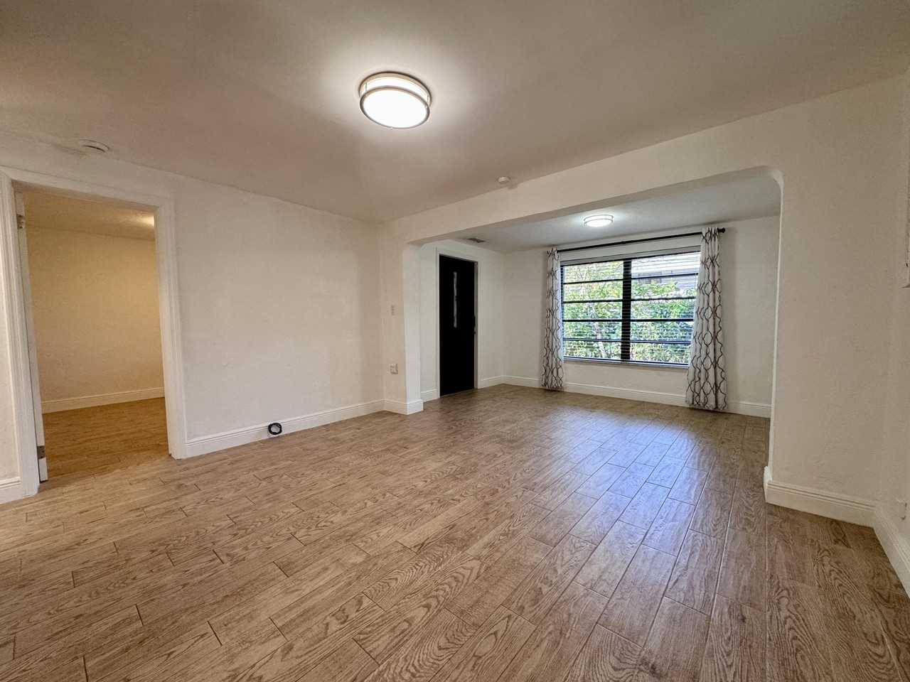 2390 Sw 18th Ave - Photo 3 of 44