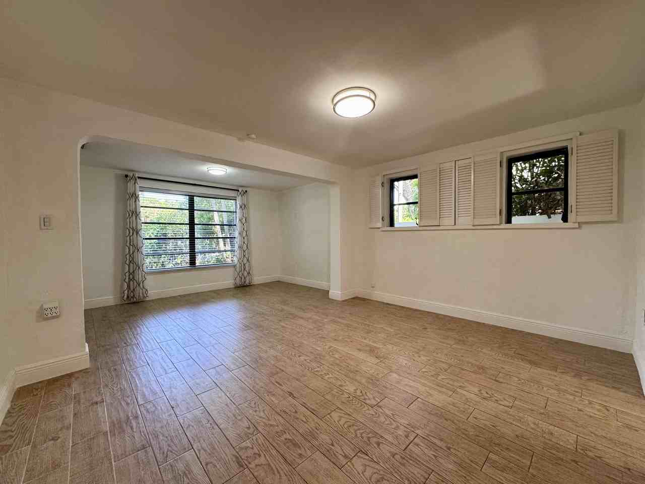 2390 Sw 18th Ave - Photo 4 of 44
