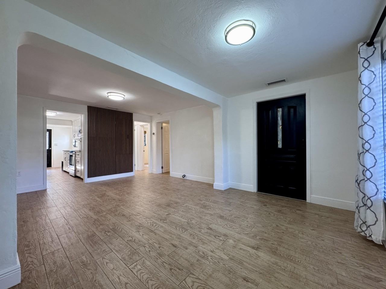 2390 Sw 18th Ave - Photo 6 of 44