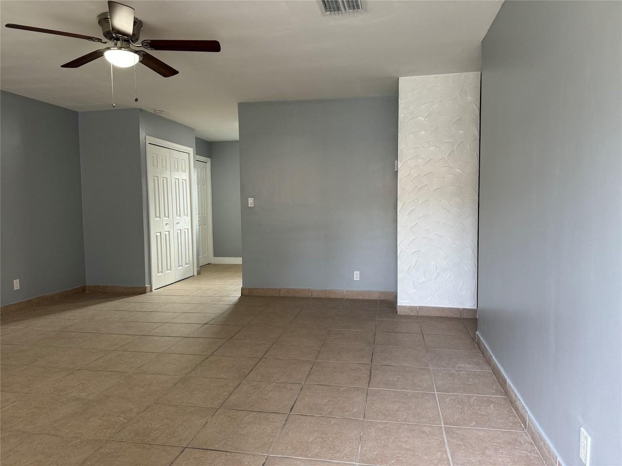 1036 Nw 5th Ave - Photo 2 of 14