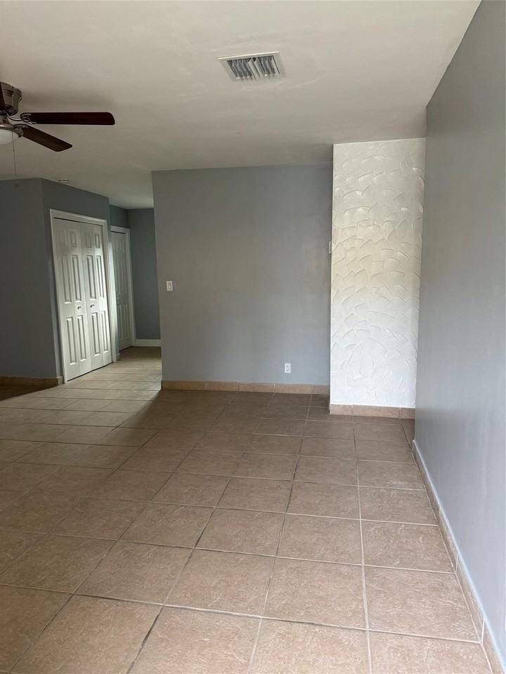 1036 Nw 5th Ave - Photo 3 of 14