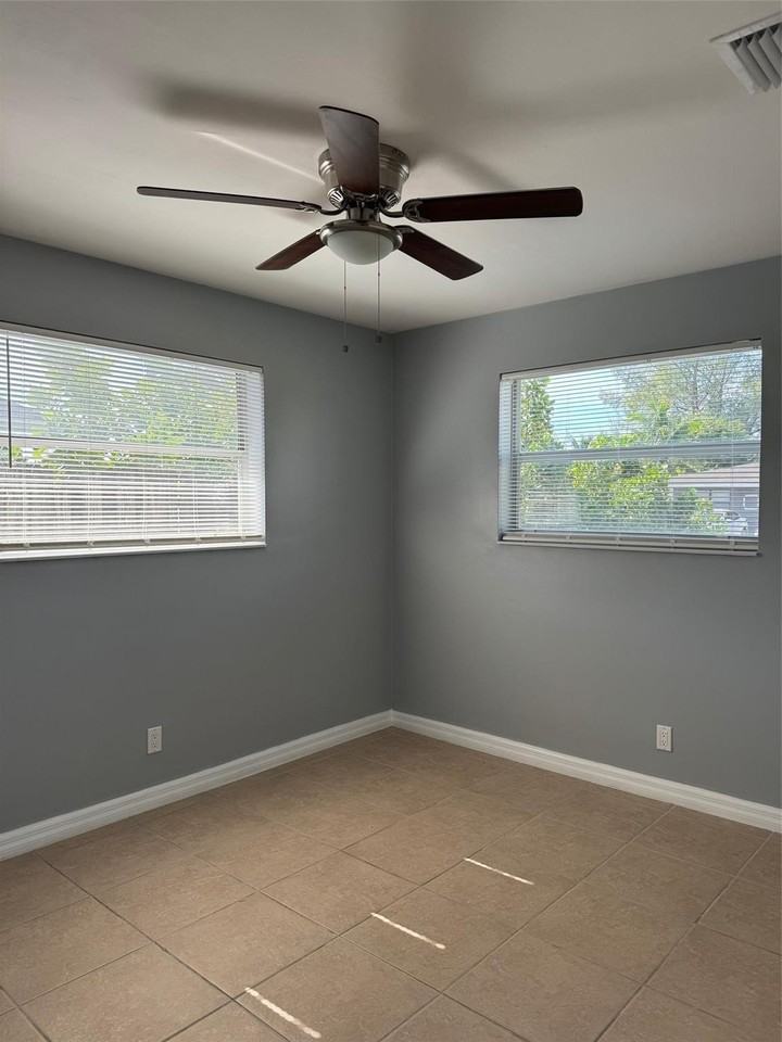 1036 Nw 5th Ave - Photo 6 of 14