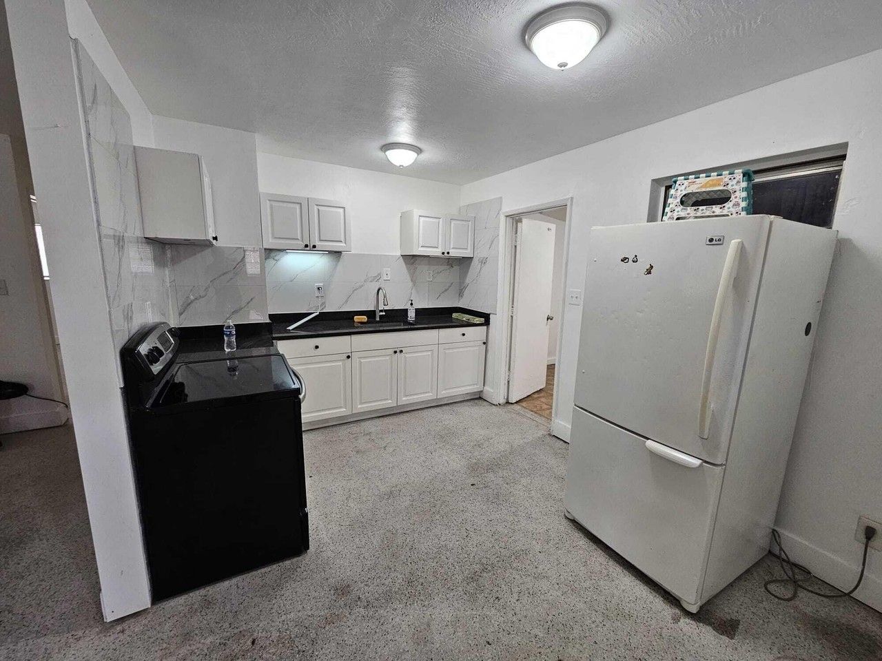 2740 Nw 2nd St - Photo 3 of 13