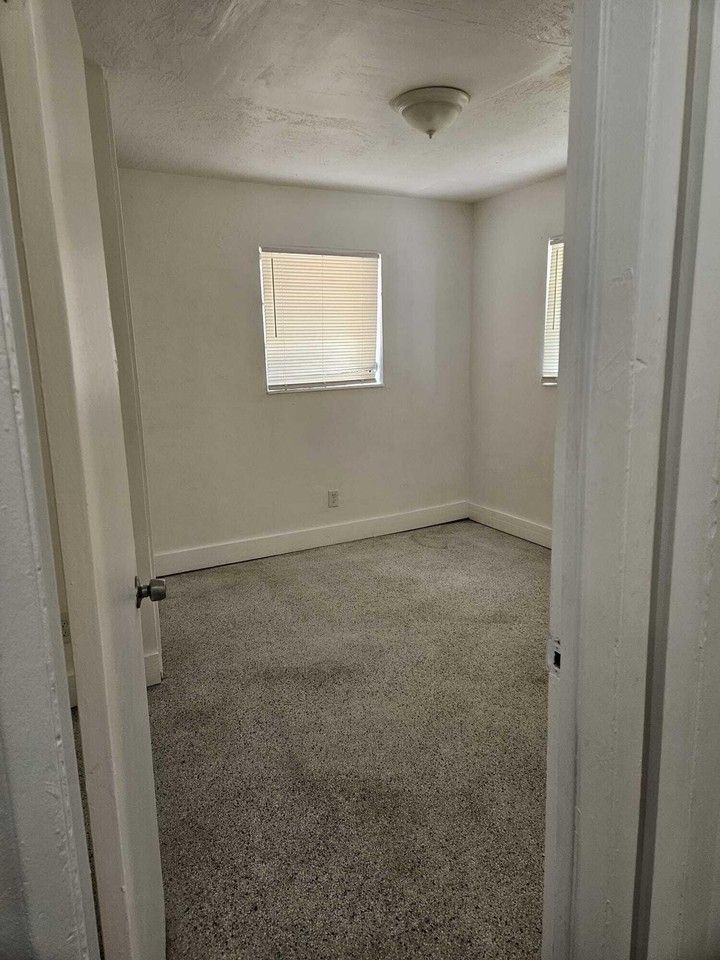 2740 Nw 2nd St - Photo 6 of 13