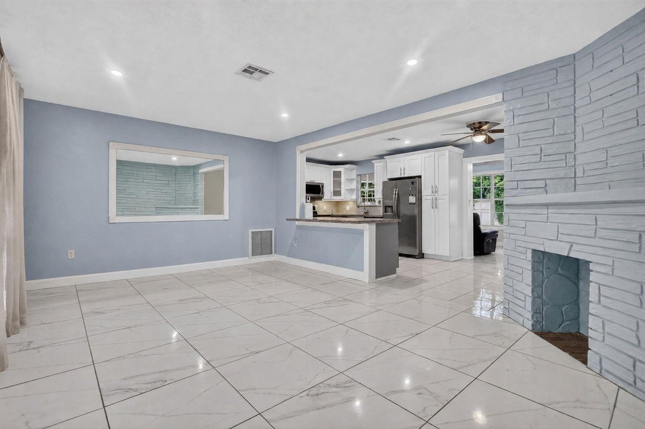 2707 Bahama Dr - Photo 2 of 16