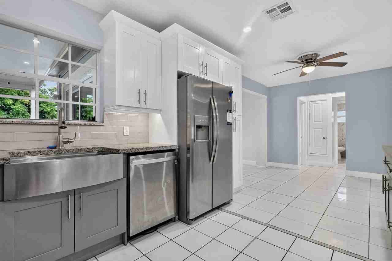 2707 Bahama Dr - Photo 5 of 16