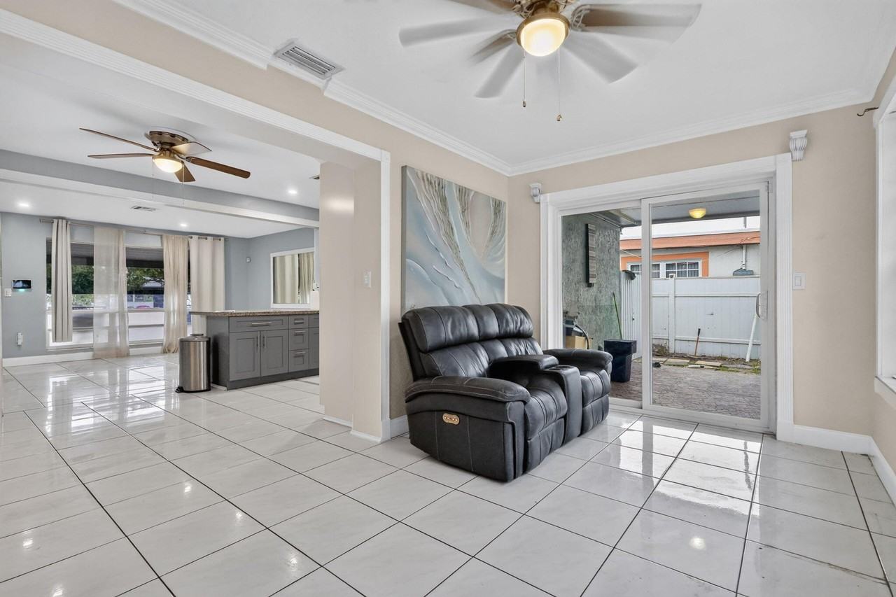 2707 Bahama Dr - Photo 7 of 16
