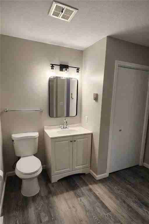 102 Lake Ave S #8 - Photo 3 of 10